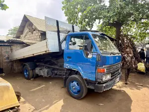 Toyota Dyna 1998 Blue