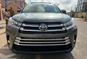 Toyota Highlander XLE 4dr SUV AWD (3.5L 6cyl 6A) 2015 Gray
