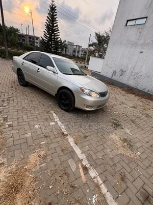 Toyota Camry LE 4dr Sedan (2.4L 4cyl 5A) 2005 Silver