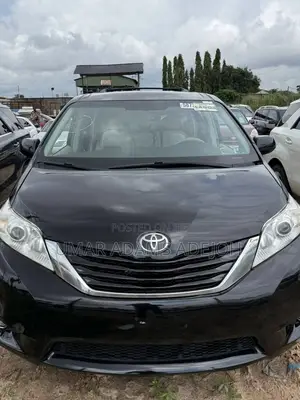 Toyota Sienna 2013 Black