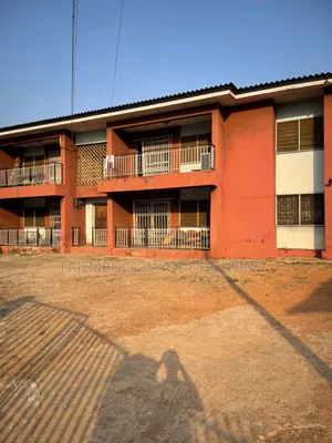 3bdrm Block of Flats in I. K Dairo, Ibadan for sale
