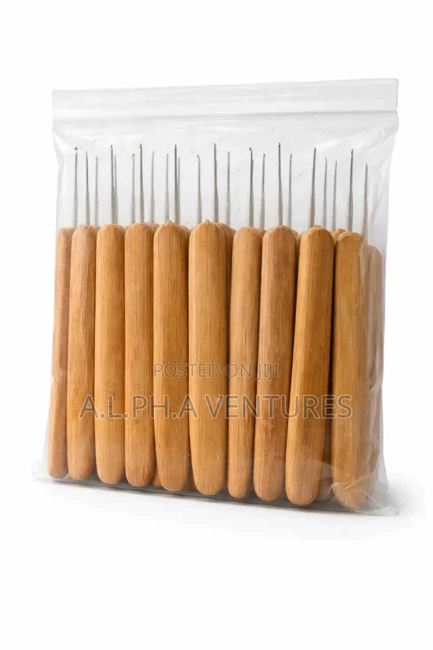 Wooden Handle Dreadlock Crochet Needle Hook Tool (Multi-Size Options)
