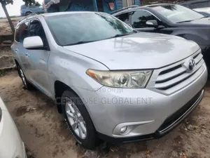 Toyota Highlander SE 2012 Silver