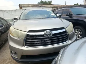 Toyota Highlander 2015 Gold