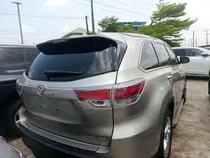 Toyota Highlander 2015 Gold
