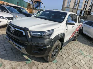 Toyota Hilux 2024 White