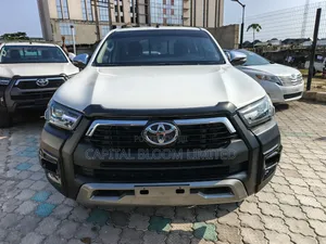 Toyota Hilux 2024 White