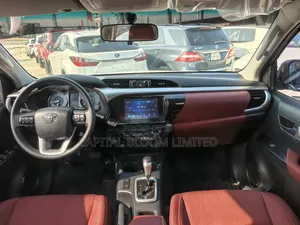 Toyota Hilux 2024 White
