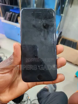 Apple iPhone 7 32 GB Black