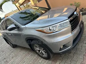 Toyota Highlander LE Plus V6 4x4 (3.5L 6cyl 6A) 2016 Silver