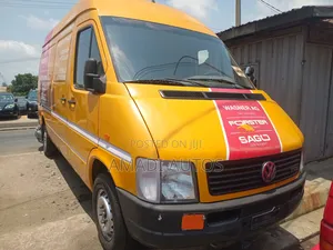 Volkswagen LT 2010 Yellow