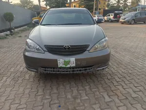 Toyota Camry LE 4dr Sedan (2.4L 4cyl 4A) 2004 Gray