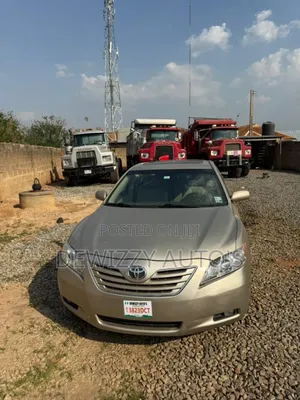 Toyota Camry XLE V6 4dr Sedan (3.5L 6cyl 6AM) 2008 Gold