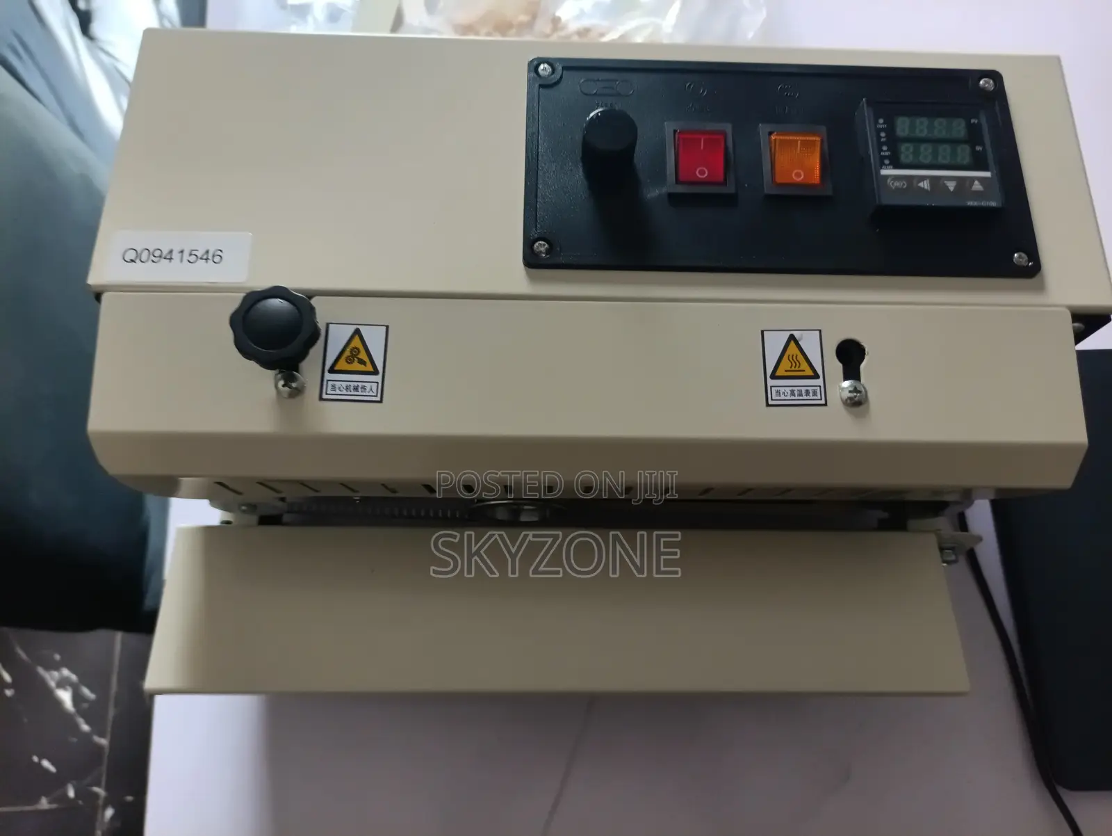Continuous Bag Sealing Machine