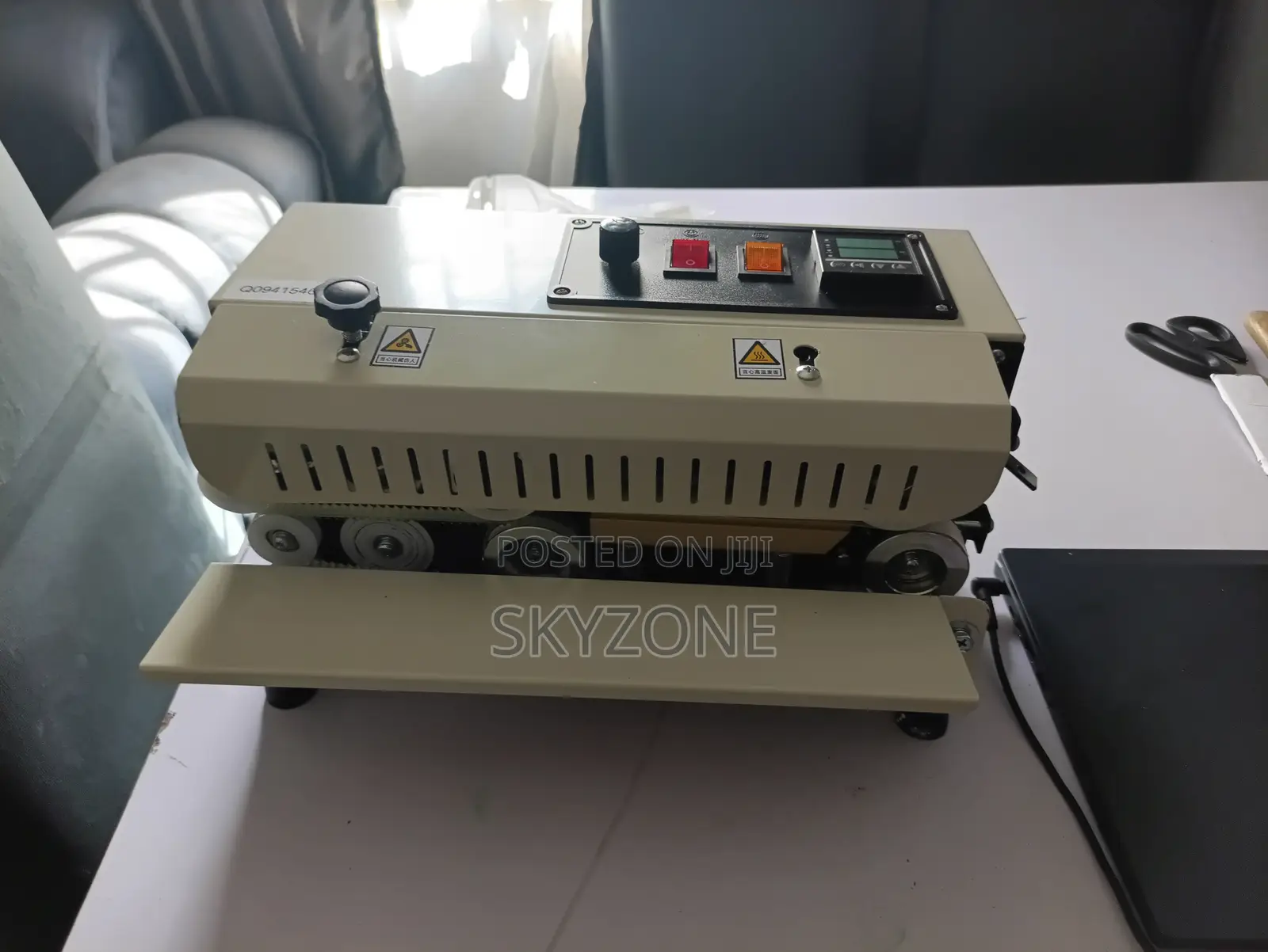 Continuous Bag Sealing Machine
