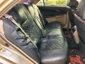 Toyota Camry SE 4dr Sedan (2.5L 4cyl 6A) 2012 Gold