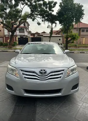 Toyota Camry LE 4dr Sedan (2.5L 4cyl 6A) 2012 Silver