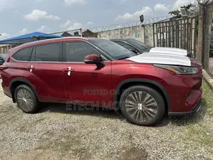 Toyota Highlander Platinum 2021 Red