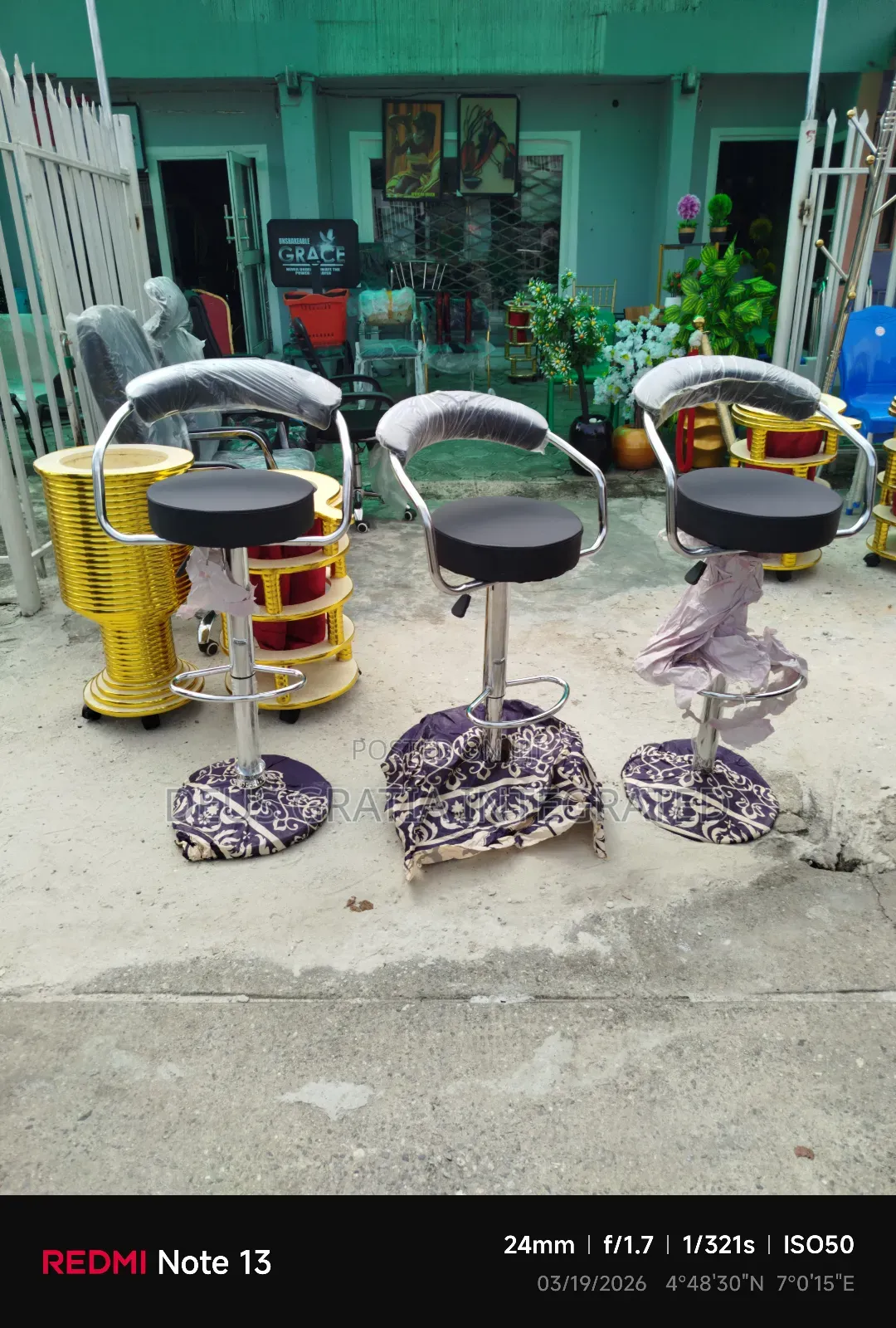 Rotating Bar Stool for Studios
