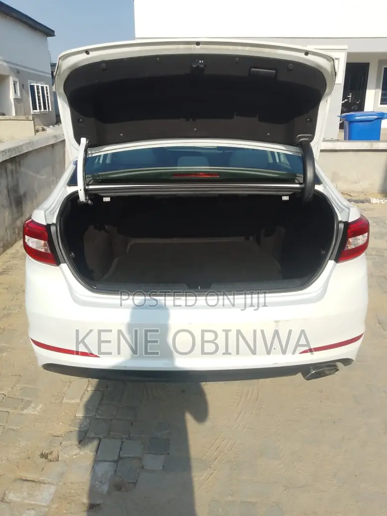 Hyundai Sonata SE 2016 White