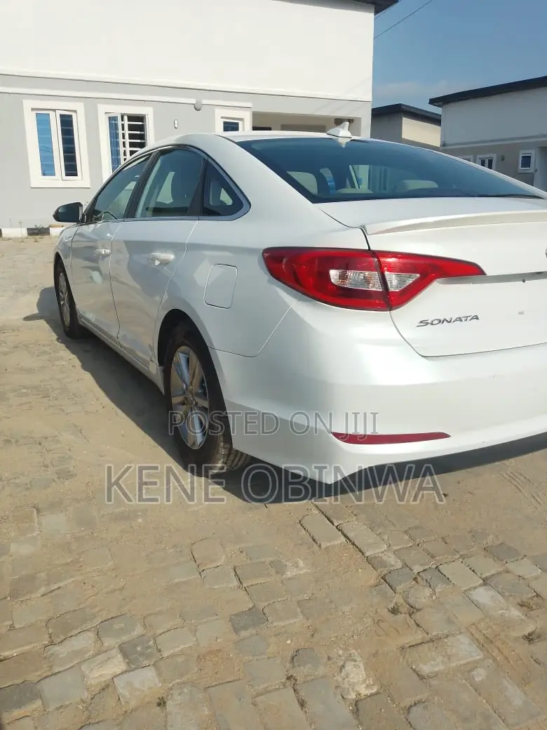 Hyundai Sonata SE 2016 White