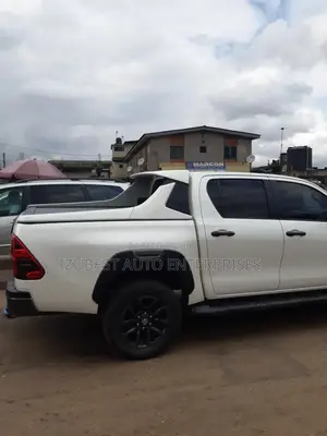 Automatic Roller Boot Cover and TRD Spoiler Hilux Revo