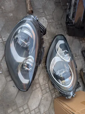 Porsche Cayenne Headlight