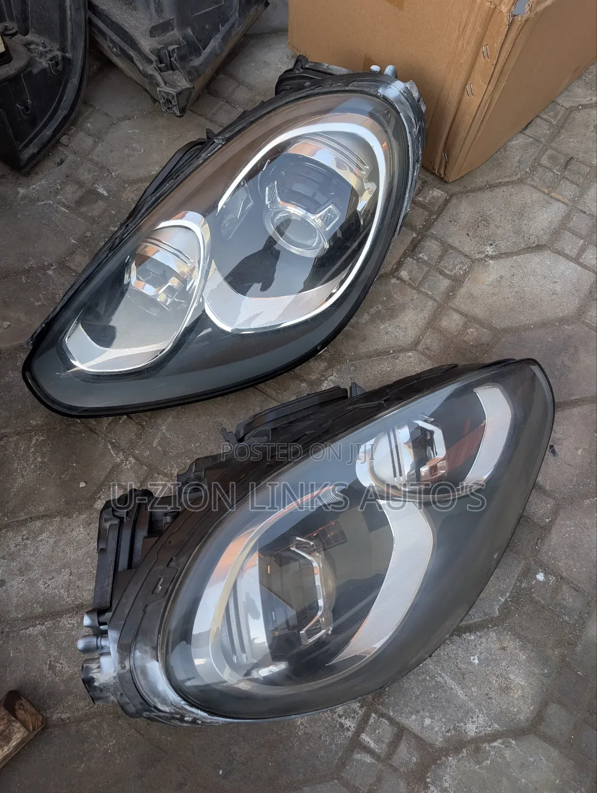 Porsche Cayenne Headlight