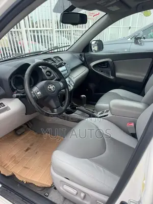 Toyota RAV4 2010 White