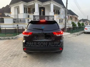 Toyota Highlander SE 4x4 V6 (3.5L 6cyl 8A) 2017 Black