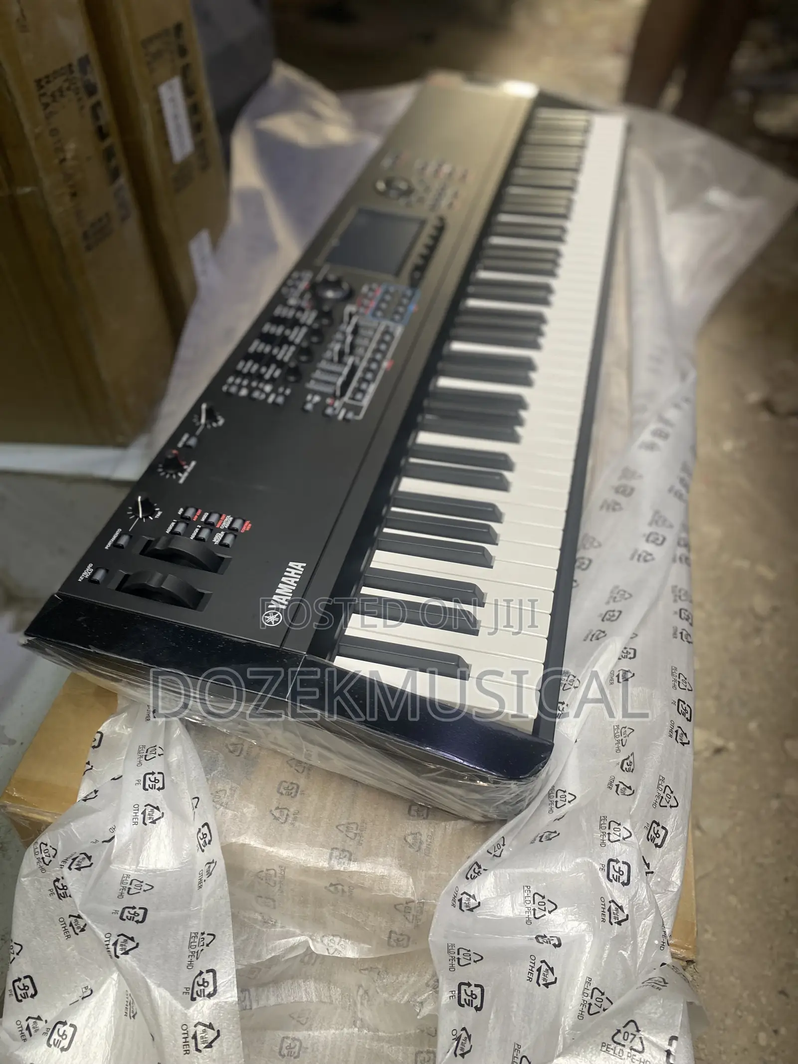 Yamaha Modx M8 Synthesize Keyboard