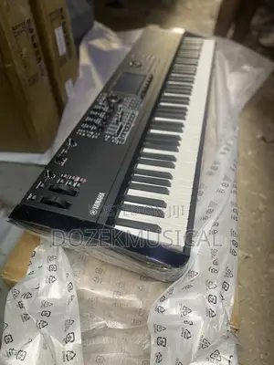 Yamaha Modx M8 Synthesize Keyboard