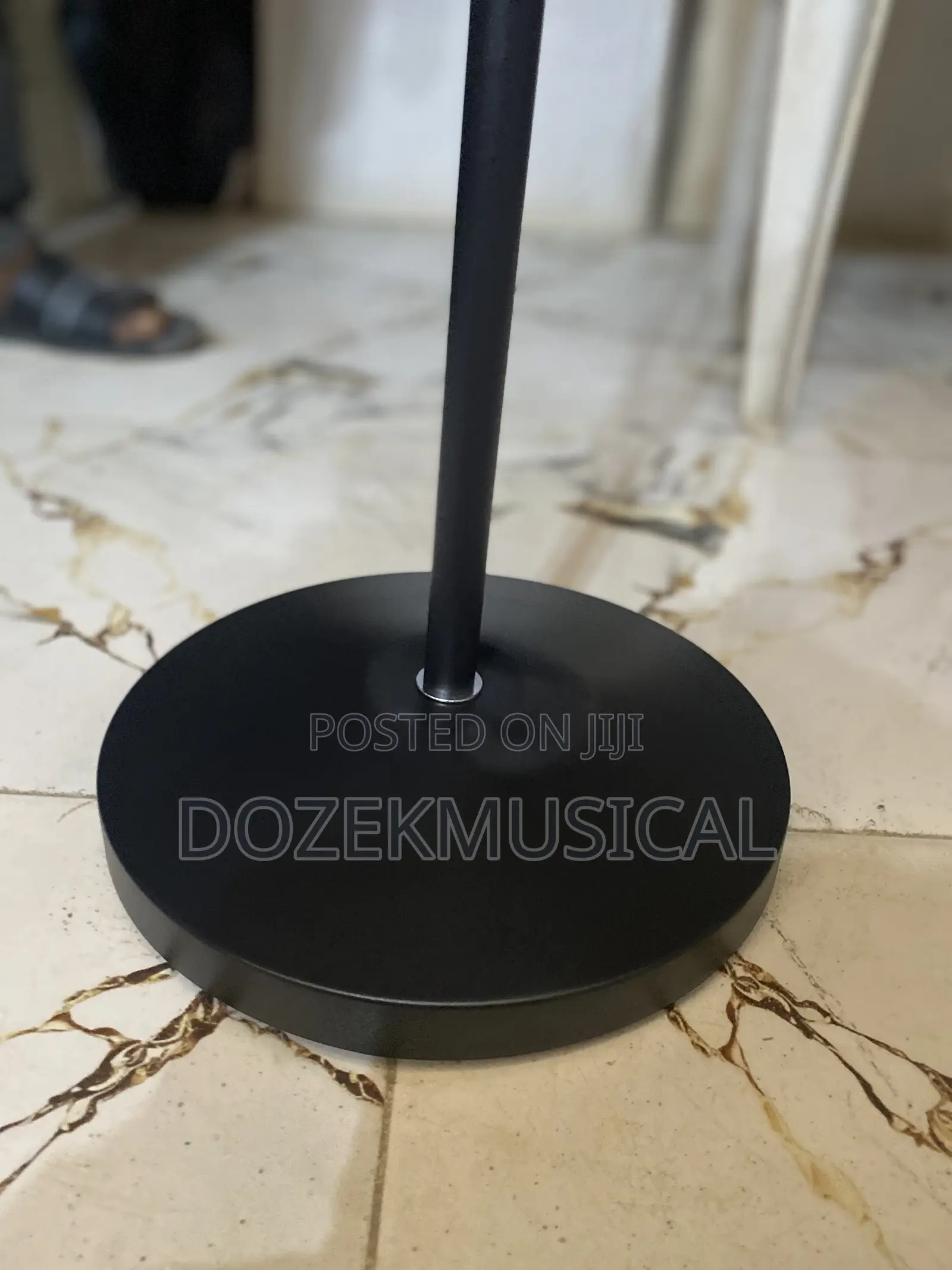 8 Multiple Microphone Stand
