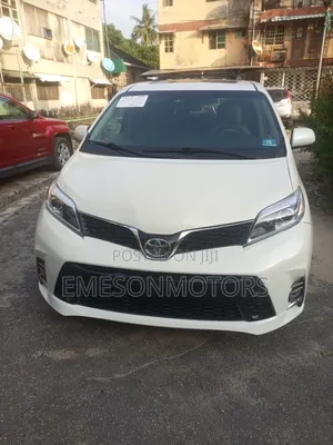 Toyota Sienna XLE Premium 7 Passenger (3.5L 6cyl 6A) 2016 White