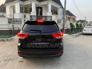 Toyota Highlander SE 4x4 V6 (3.5L 6cyl 8A) 2018 Black