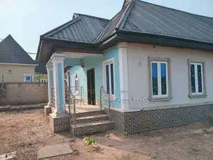 3bdrm Block of Flats in Benin City for sale
