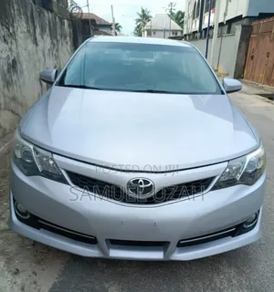 Toyota Camry SE 4dr Sedan (2.5L 4cyl 6A) 2013 Silver