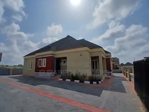 3bdrm Bungalow in Mowe Estate, Obafemi-Owode for sale