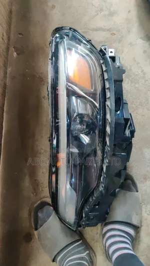 Headlight Jeep Cherokee 2020
