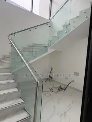 Staircase Side Design 10mm Tempered Plain Glass