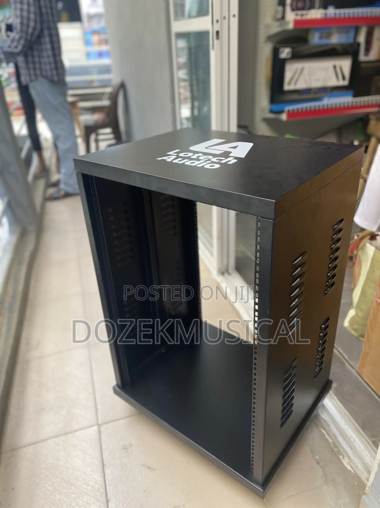 16unit Open Amplifier Rack