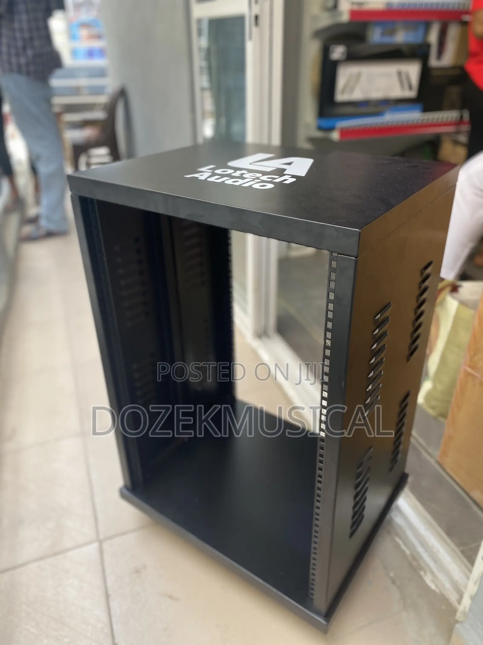 16unit Open Amplifier Rack