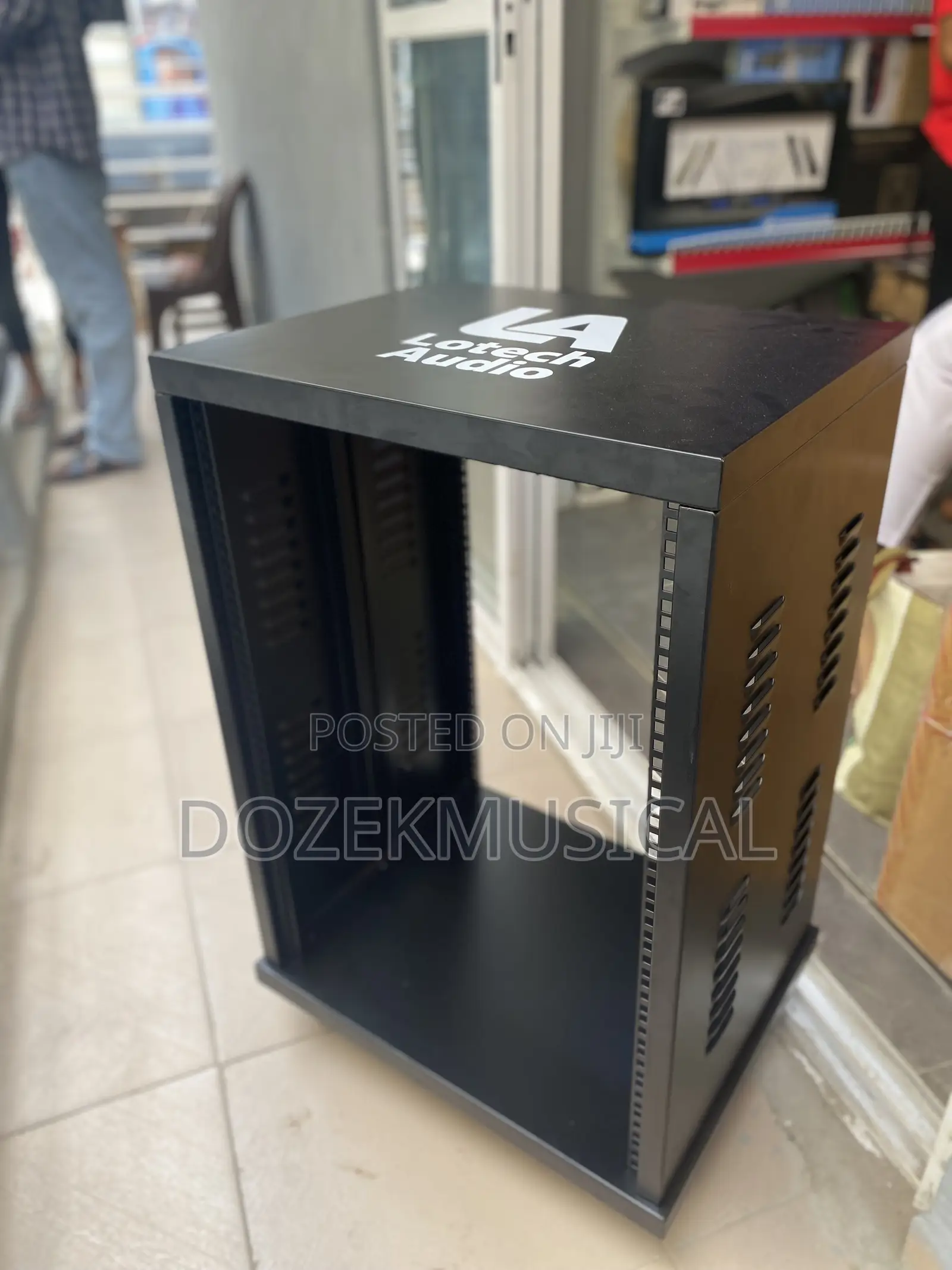16unit Open Amplifier Rack