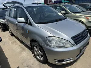 Toyota Avensis Verso 2.0 Petrol 2006 Silver