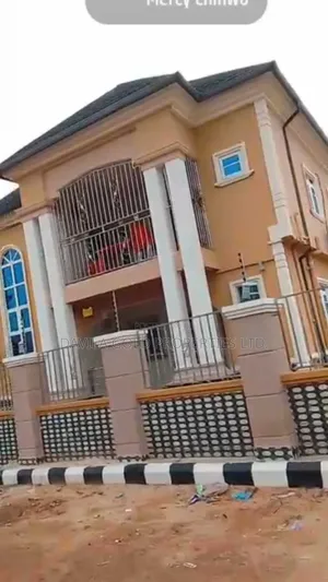 12bdrm Block of Flats in Benin City for sale
