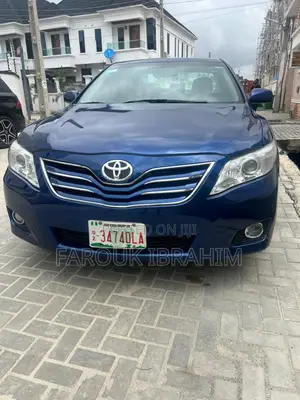 Toyota Camry XLE V6 4dr Sedan (3.5L 6cyl 6A) 2011 Blue