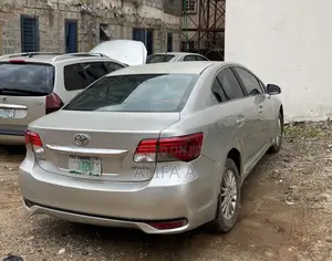Toyota Avensis 2.0 Advanced 2012 Silver