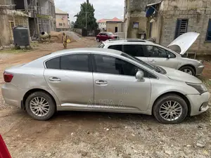 Toyota Avensis 2.0 Advanced 2012 Silver
