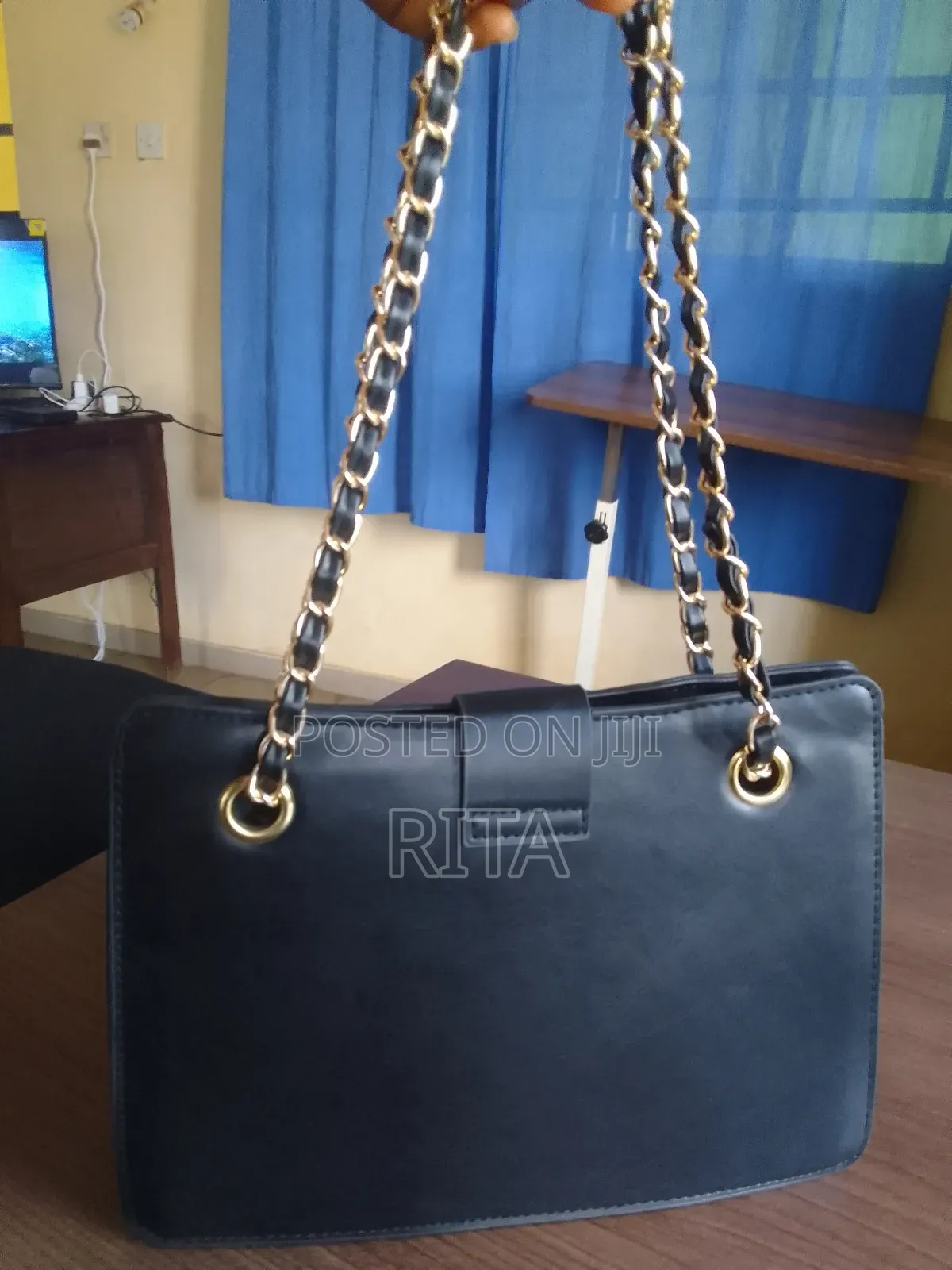 Elegant Large Capacity Shoulder Bag