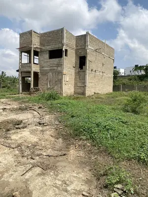 3bdrm Duplex in Parliament Estate for sale